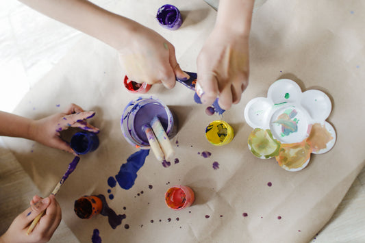 bambini creativi che disegnano